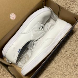 Less.. Size 7.5 wide… white sneakers.... worn once as shown.